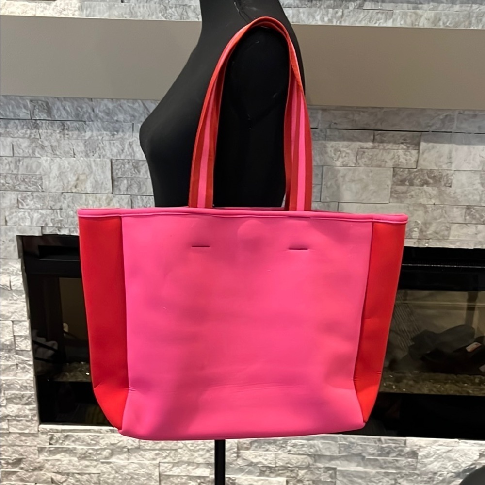 NWT Summersvlt Vibrant Pink and Red Tote Bag, lightweight